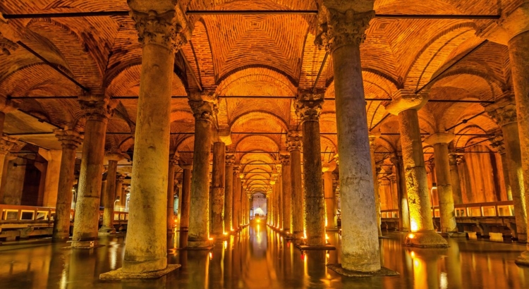 Türkei Istanbul Cisterna Basilica Foto iStock BBS Ferrari